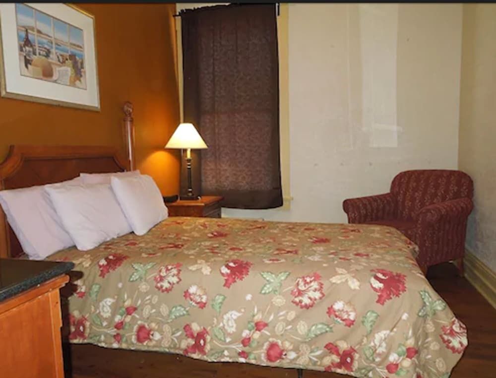 undefined El Capitan Hotel 5