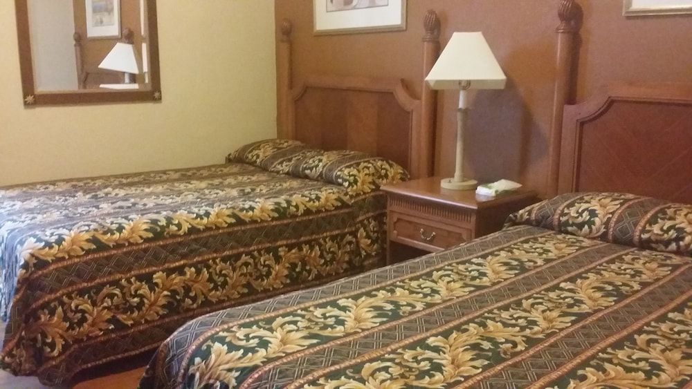 El Capitan Hotel Standard Room, 2 Double Beds, Shared Bathroom 3