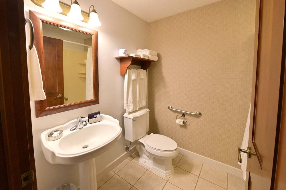 Carlisle Inn Sugarcreek Classic Double Room 3