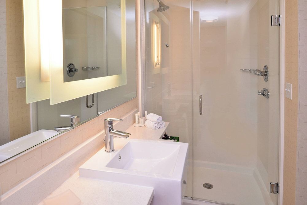 Studio, 1 King Bed with Sofa bed, Non Smoking (Mobility/Hearing Accessible, Tub)