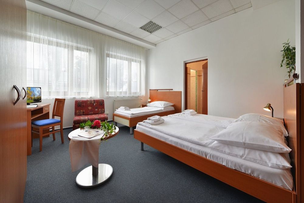 undefined EA Hotel Populus 8