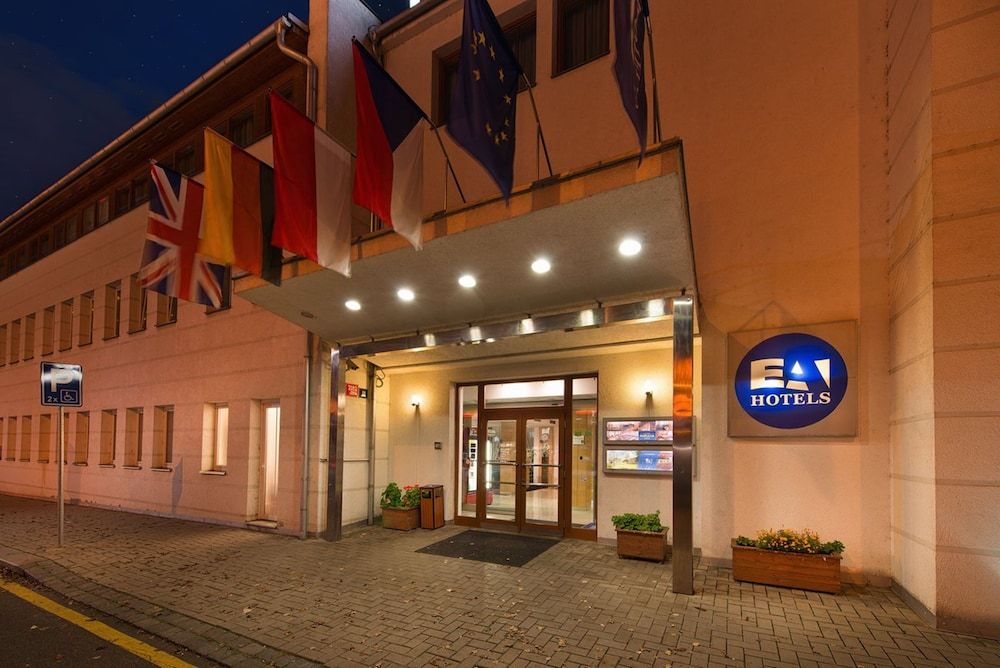 undefined EA Hotel Populus 4