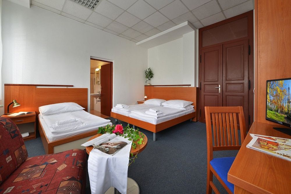 undefined EA Hotel Populus 7