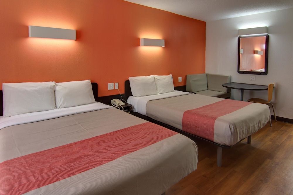 Motel 6 West Monroe, LA Standard Room, 2 Double Beds, Non Smoking 3