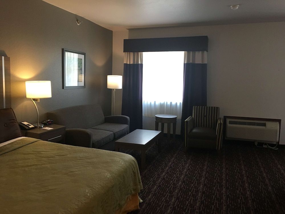 Suite, 1 King Bed, Non Smoking, Microwave (Oversized Room)