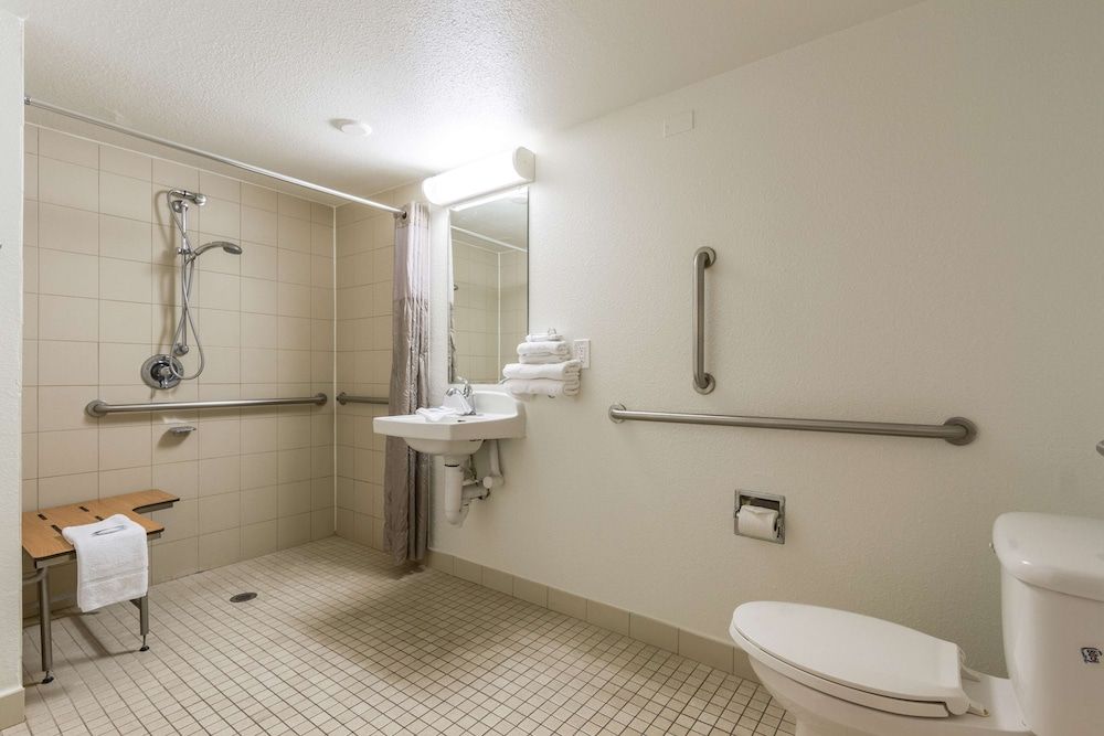 Motel 6 Tempe, AZ – Phoenix Airport – Priest Dr Standard Room, 1 Double Bed, Accessible, Non Smoking 6