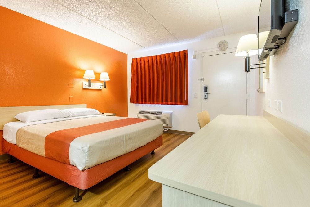 Motel 6 Tempe, AZ – Phoenix Airport – Priest Dr Standard Room, 1 Double Bed, Accessible, Non Smoking 2