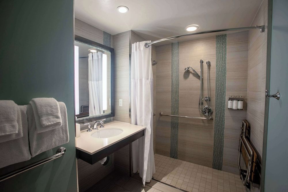 Deluxe Room, 2 Double Beds, Mobility Accessible, Non Smoking