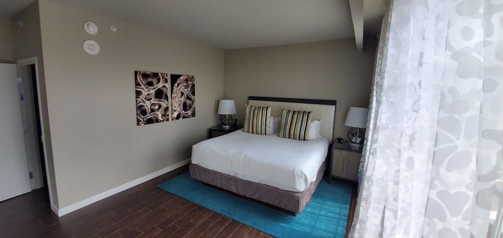 Grand Suite, 1 King Bed (Intracoastal)