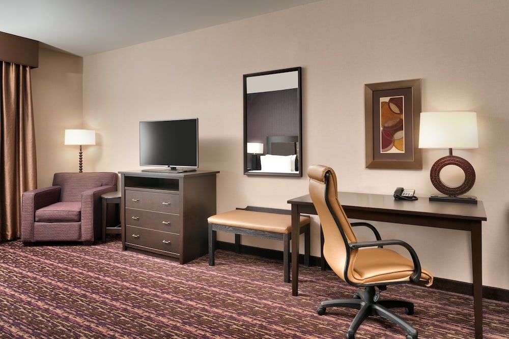Suite, 1 King Bed, Accessible (Communications)