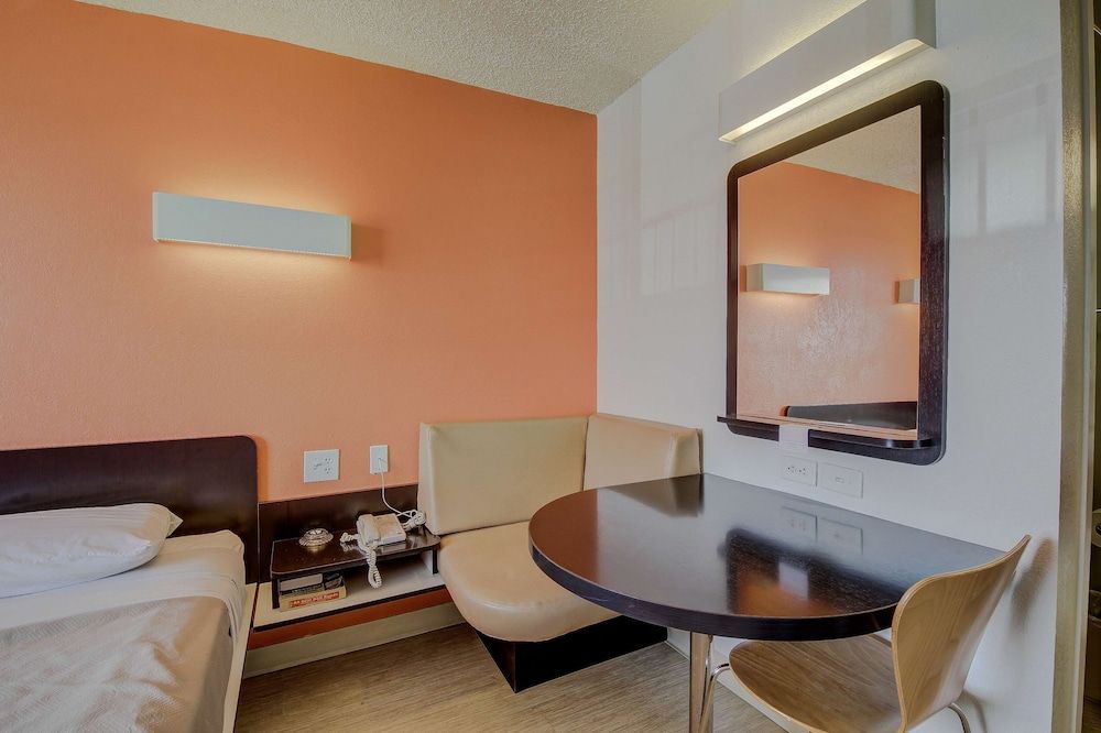 Deluxe Suite, 1 Queen Bed, Non Smoking