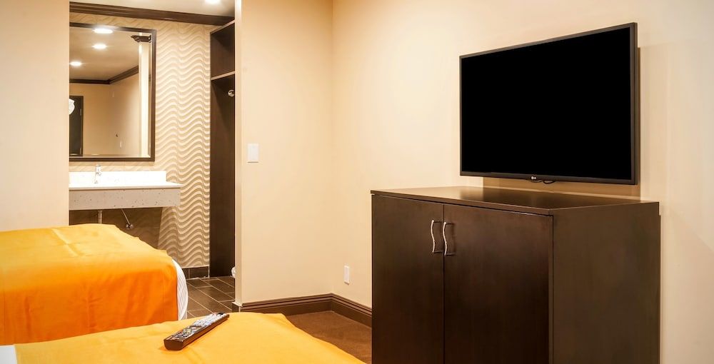 Redondo Pier Inn Deluxe Room With 2 Queen Beds 6