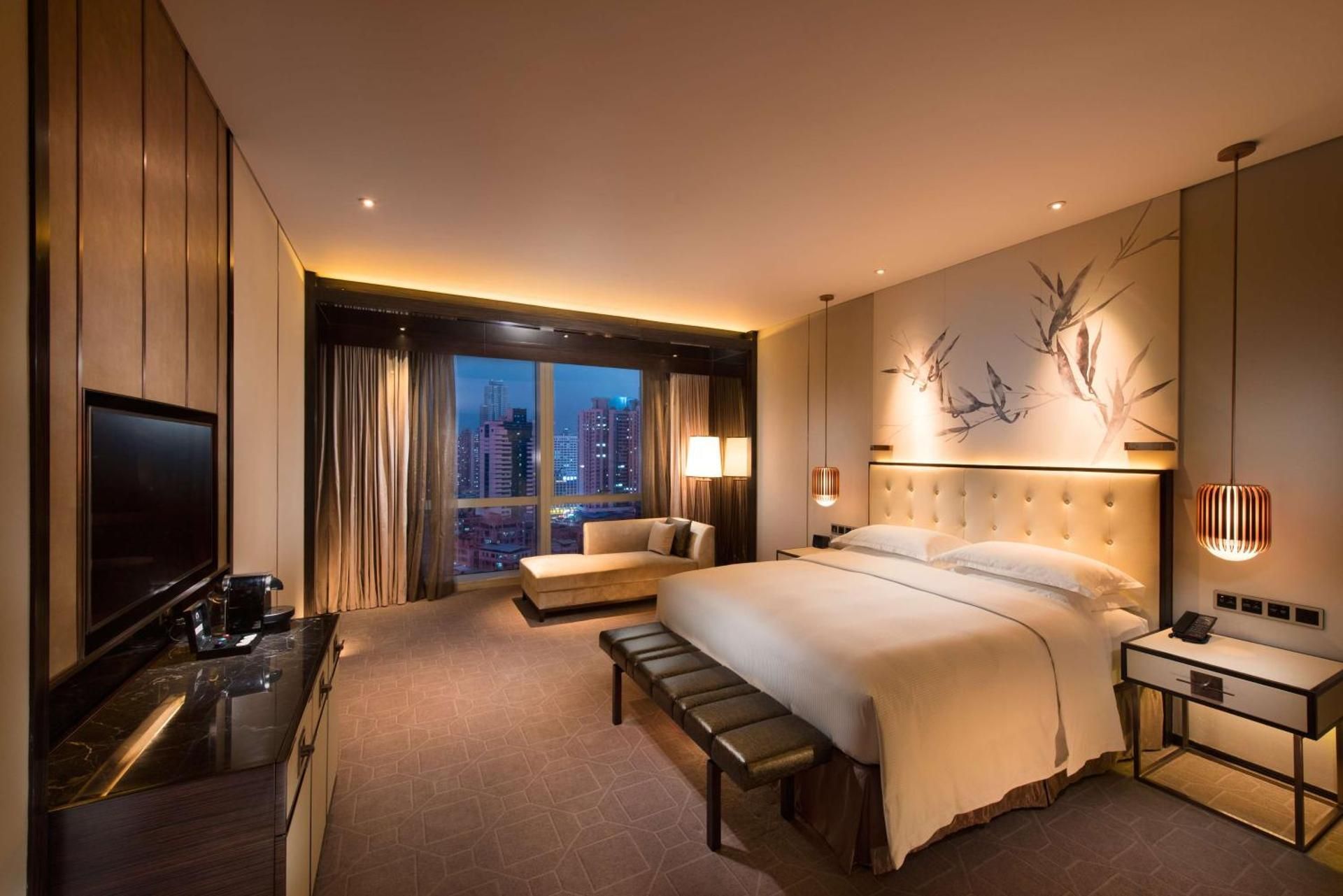 King One Bedroom Suite with Lounge Access