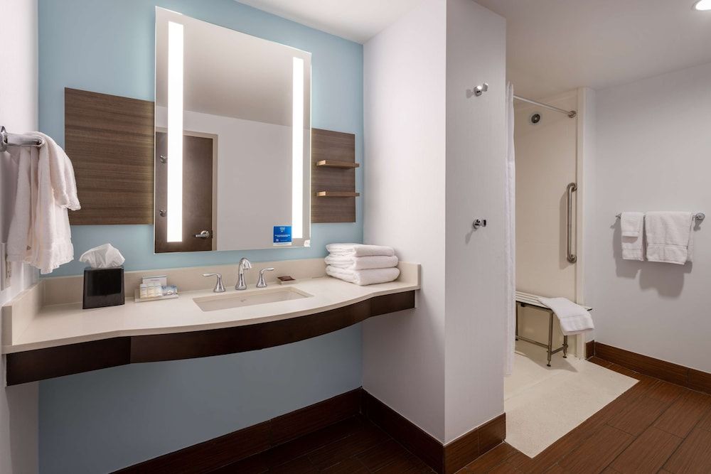 Suite, 2 Queen Beds, Mobility/Hearing Accessible Roll In Shower