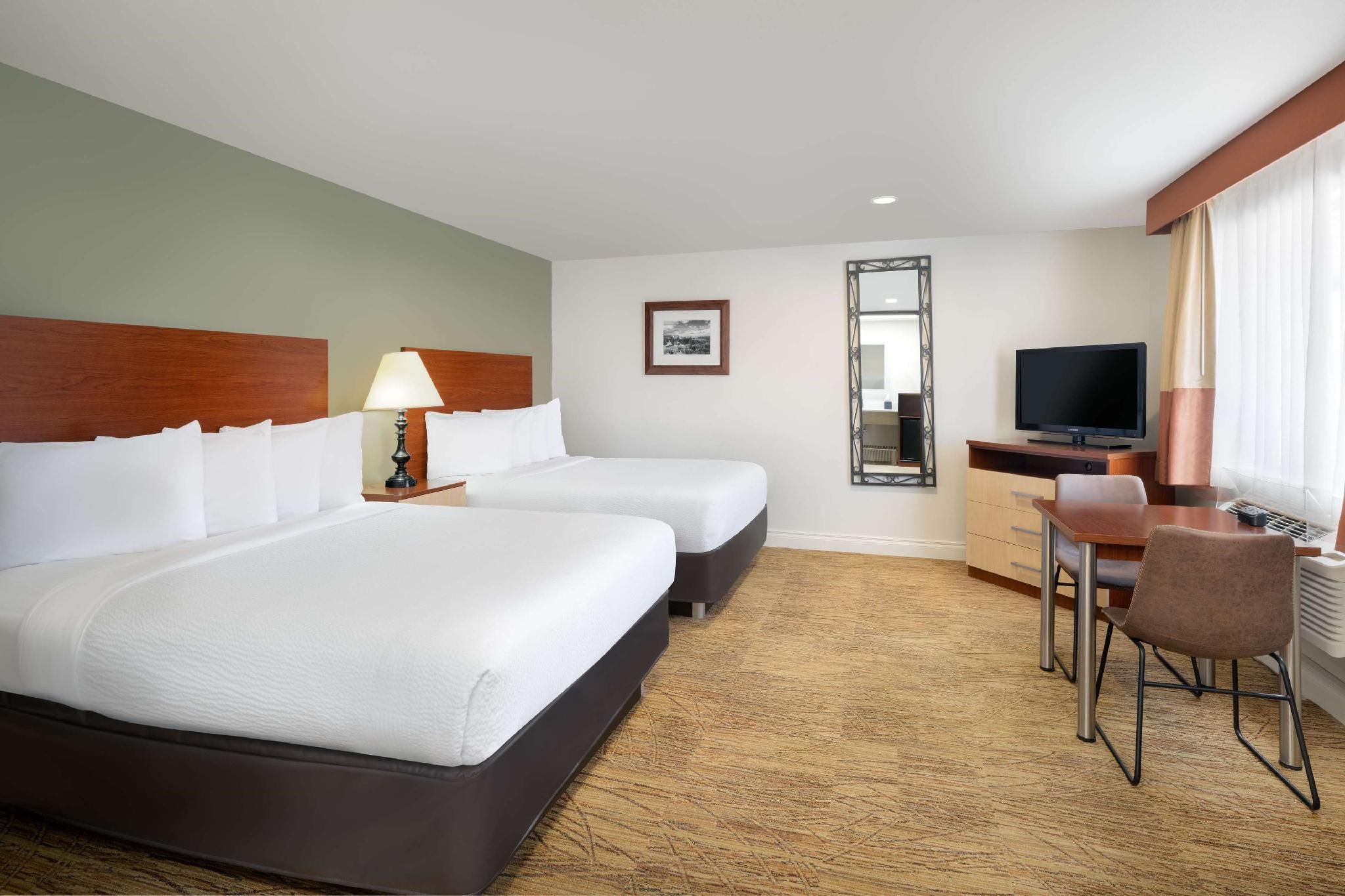 2 queen beds, nonsmoking