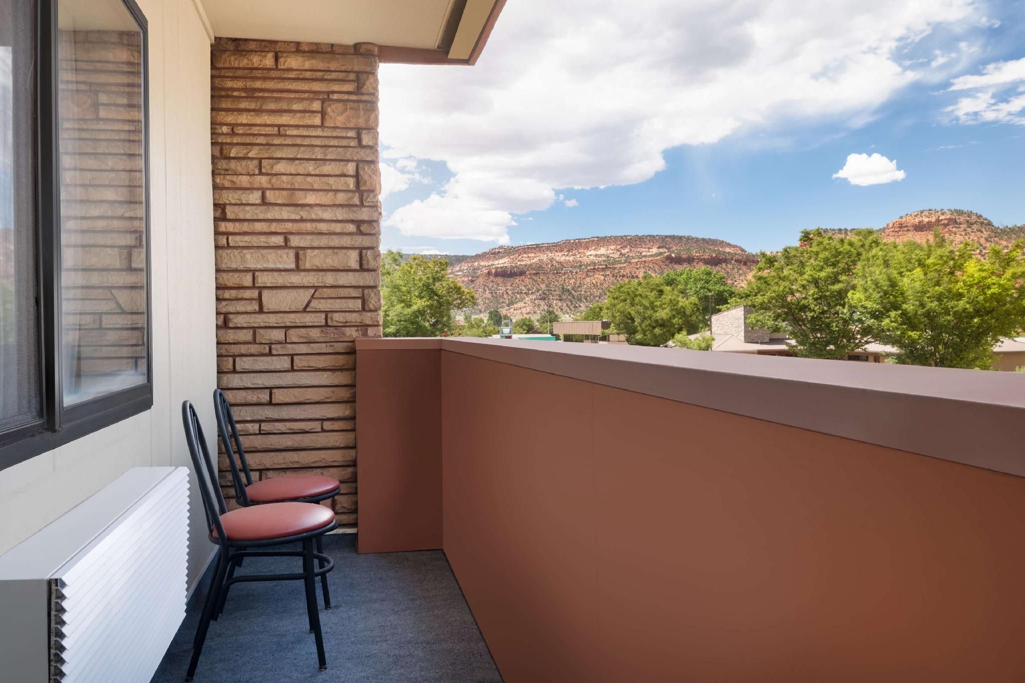 Best Western Red Hills 1 King Bed, Nonsmoking 2