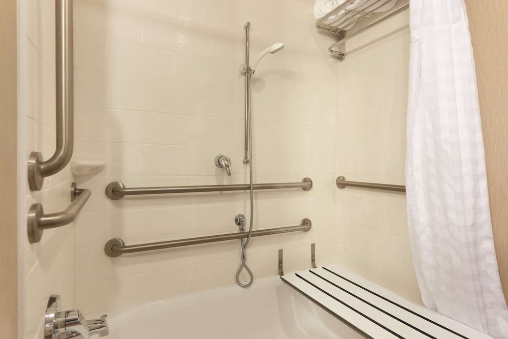 Room, 1 King Bed, Accessible, Bathtub (Hearing)