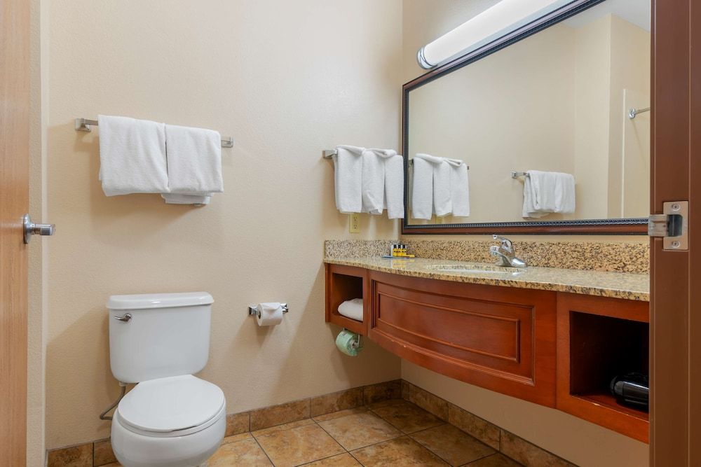 Best Western Plus Butterfield Inn Standard Room, 2 Queen Beds, Non Smoking 4