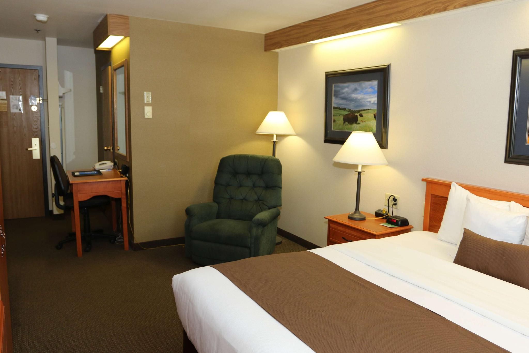 1 King Bed | Non-Smoking, Micfridge