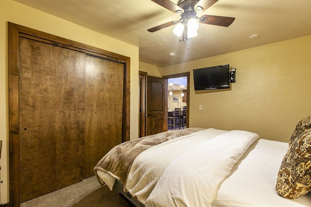 Lodge at Mountain Village Unit 266