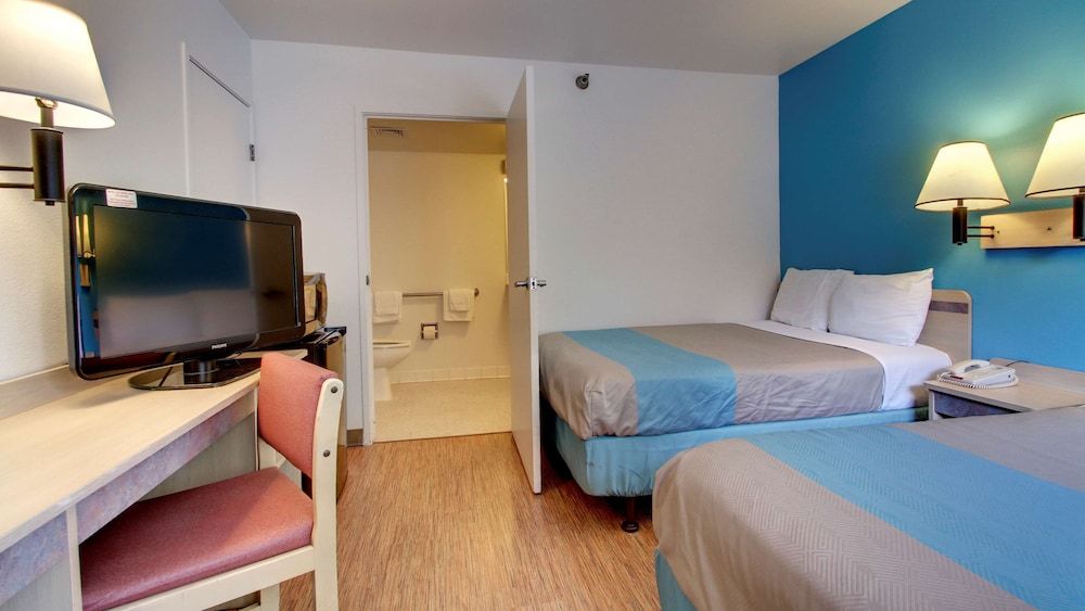 Standard Room, 2 Double Beds, Accessible, Smoking