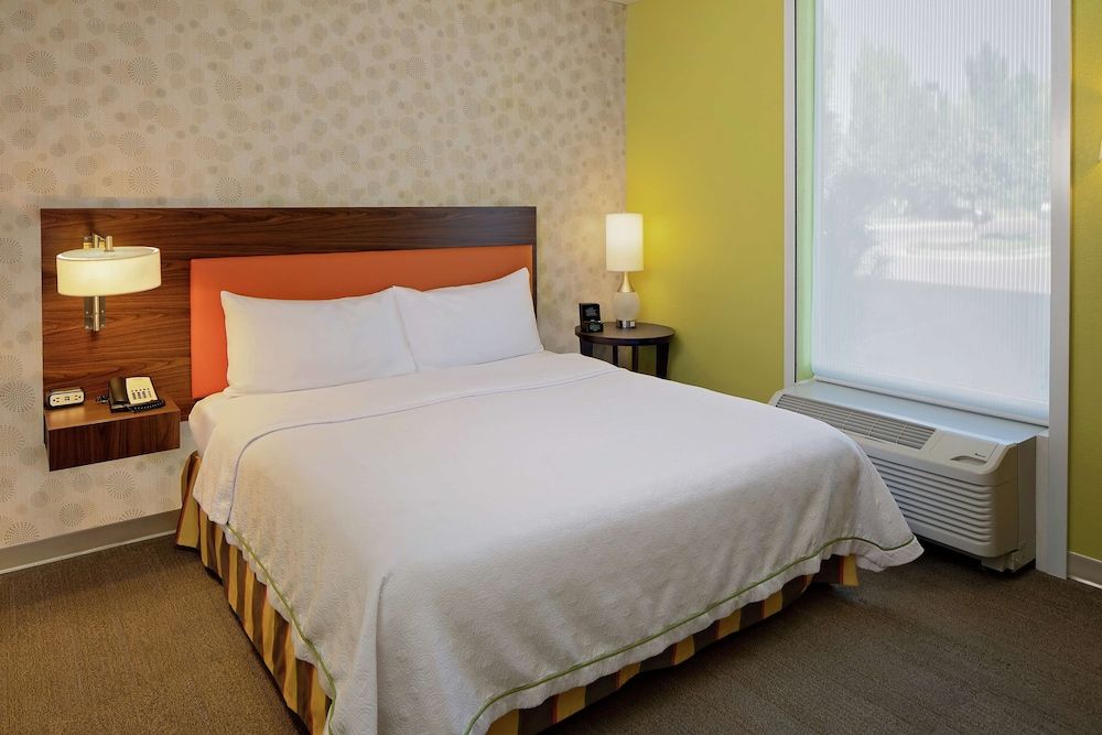 Suite, 1 King Bed, Accessible, Non Smoking (with Shower)