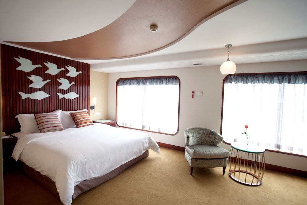 Captain Suite Room
