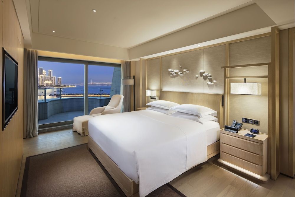 King One Bedroom Suite Nanhai Wing