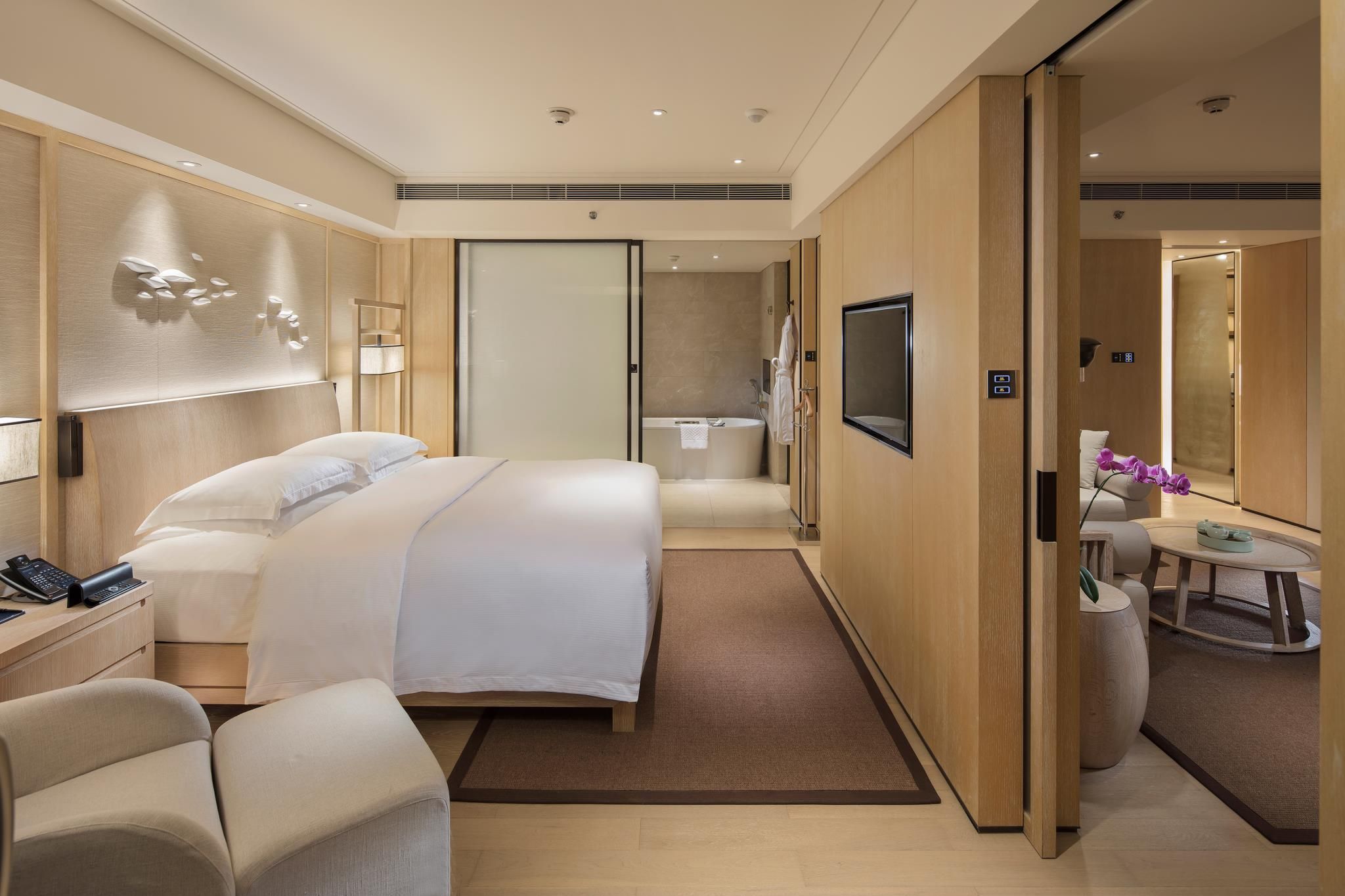 King One Bedroom Seaview Suite Nanhai Wing