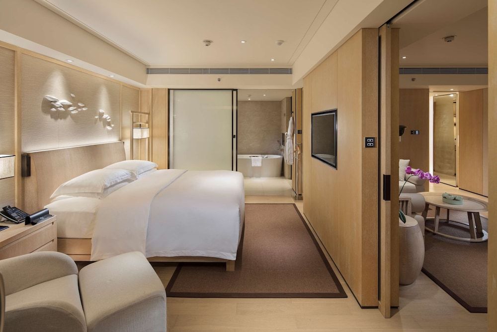 Hilton Shenzhen Shekou Nanhai King One Bedroom Hillside Suite Nanhai Wing
