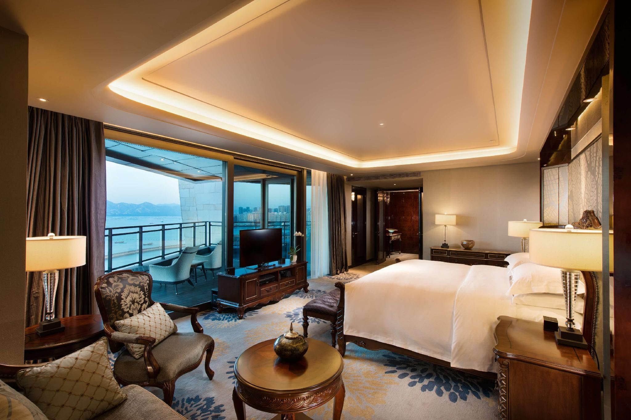 KING PRESIDENTIAL SUITE WITH LOUNGE ACCESS
