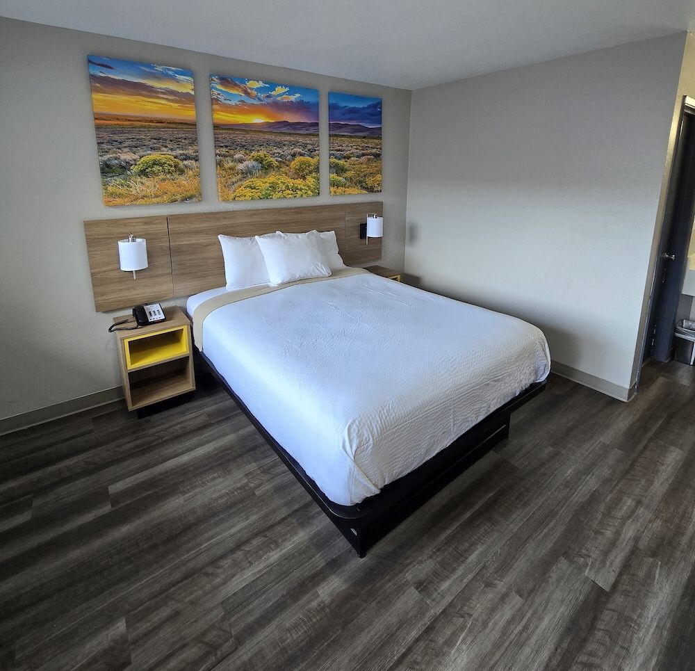 Days Inn by Wyndham Wichita Falls Room, 1 Queen Bed, Accessible, Non Smoking (Mobility, Roll-in Shower) 2