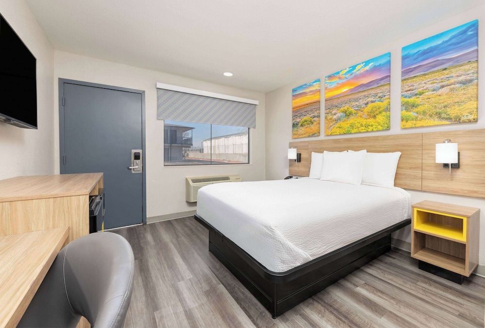 Days Inn by Wyndham Wichita Falls Room, 1 Queen Bed, Accessible, Non Smoking (Mobility, Roll-in Shower) 5