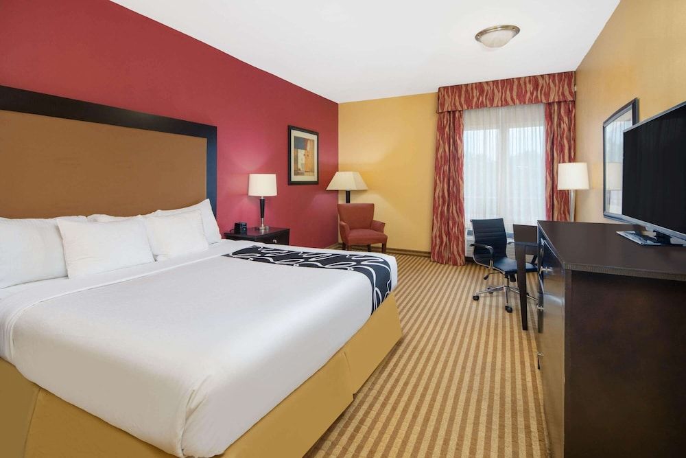 Executive Room, 1 King Bed, Accessible, Non Smoking (Mobility, Roll-In Shower)