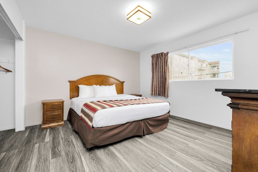 Standard Suite, 1 King Bed, Non Smoking