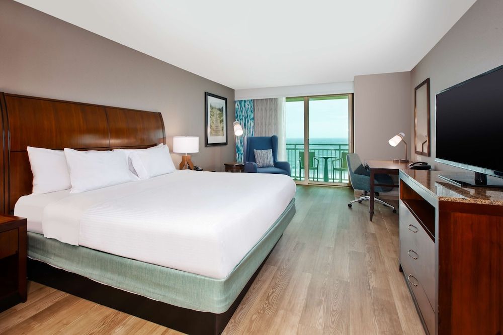 Room, 1 King Bed, Oceanfront (Drinks & Snacks)