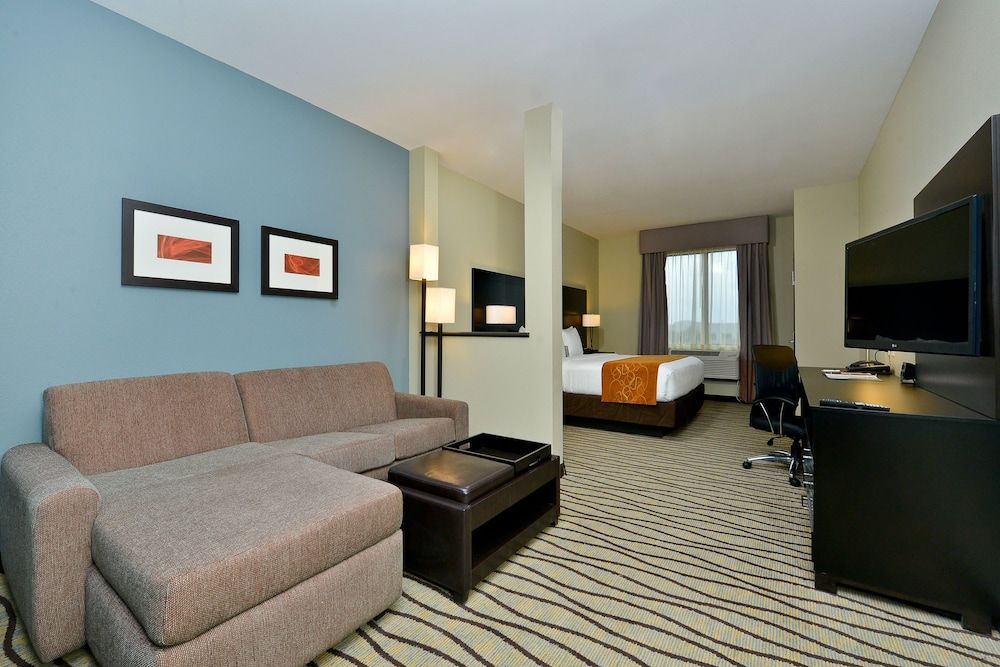 undefined Comfort Suites near Westchase on Beltway 8 4