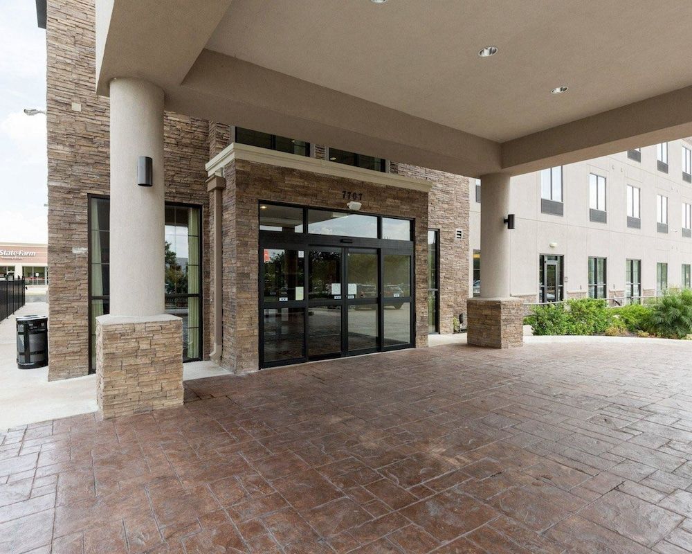 undefined Comfort Suites near Westchase on Beltway 8 4