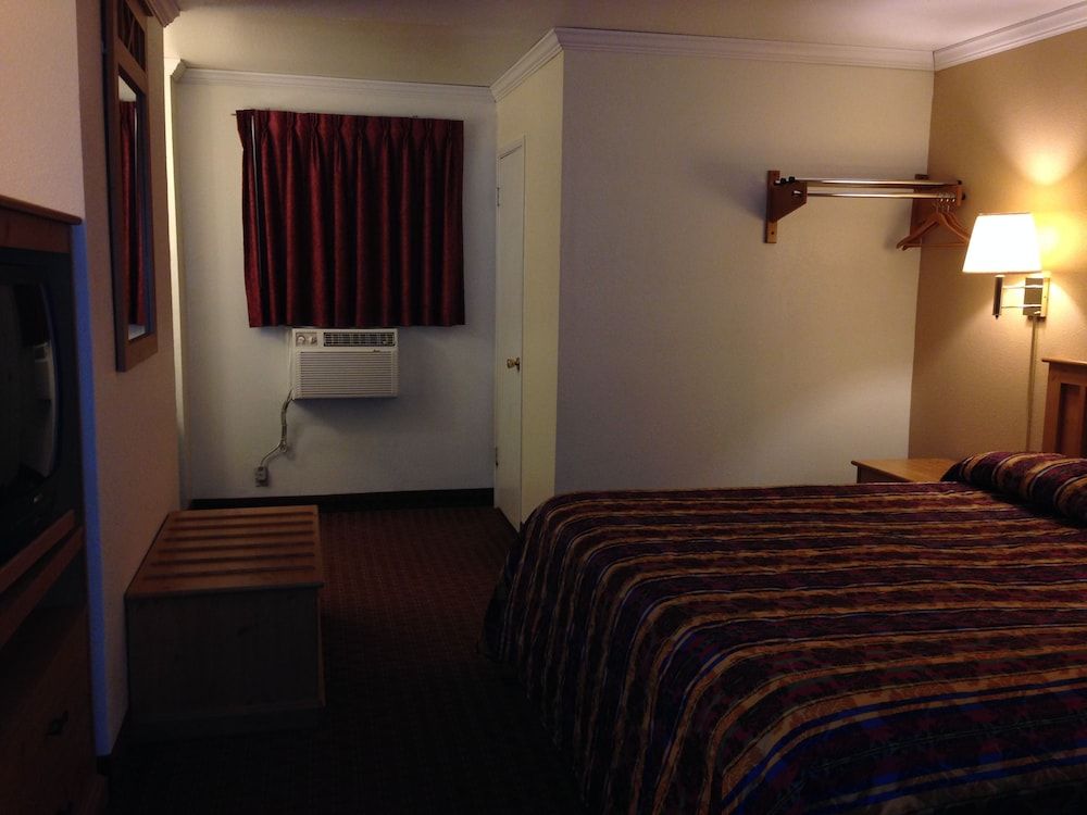 One king bed non smoking