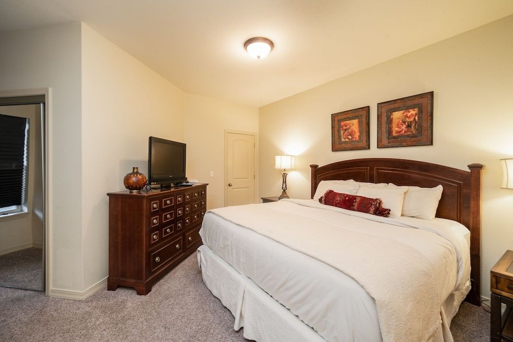 1 Bedroom Condo
