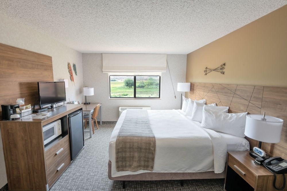 Red Sands Hotel Traditional Room, 1 King Bed, Refrigerator, Mountain View