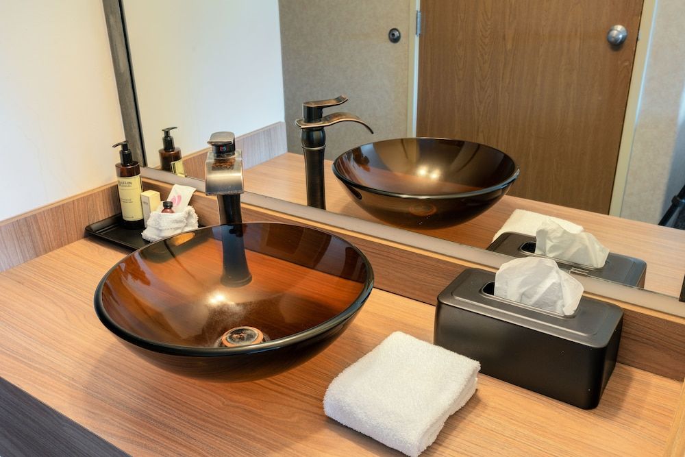 Red Sands Hotel Junior Suite, 1 King Bed with Sofa bed, Jetted Tub, Mountain View 3