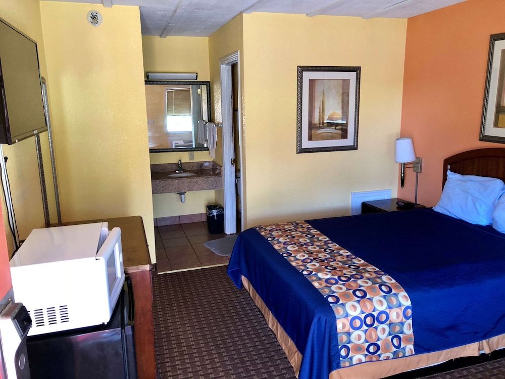 Americas Best Value Inn Princess Anne Room, 1 Queen Bed, Non Smoking 5