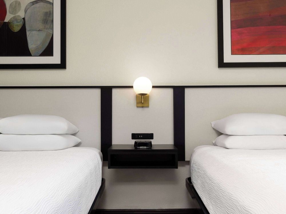 Family Suite, Non Smoking (1 King Bed and 2 Queen Beds)