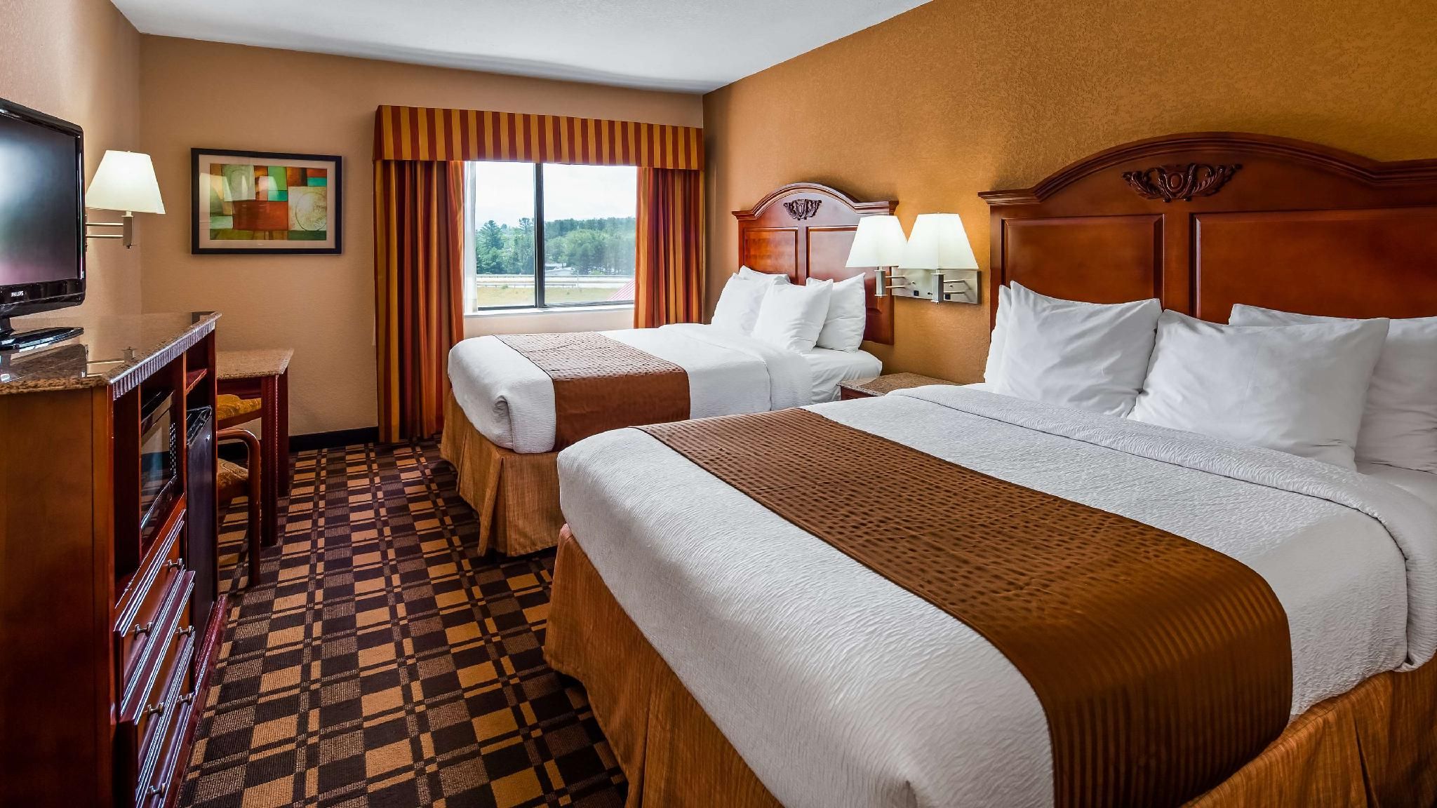 Best Western White Mountain Inn Accessibility - 2 Queens Beds, Roll-in Shower, Nonsmoking