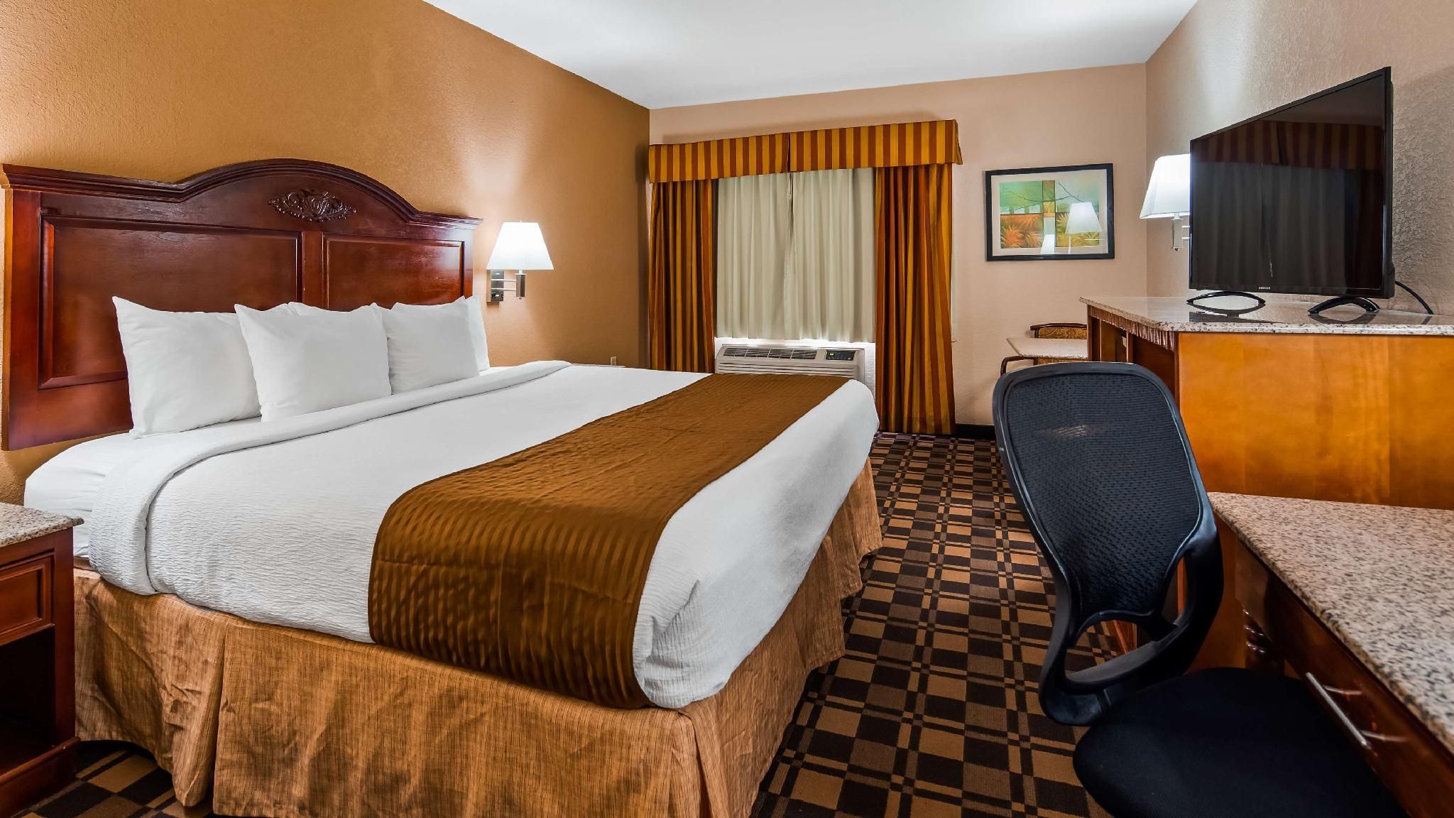 1 King Bed
