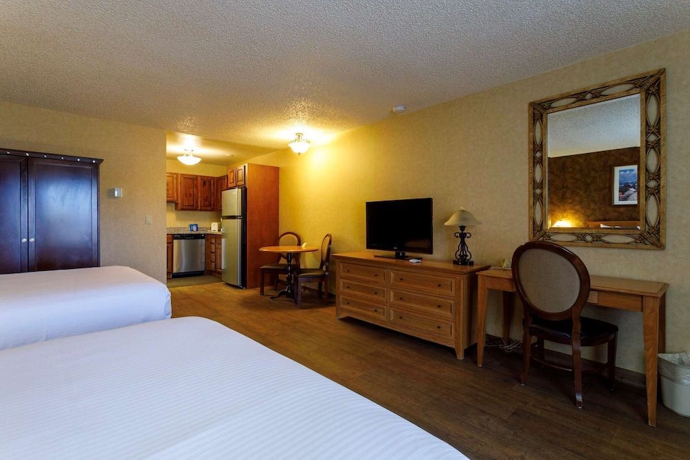 Gold Country Inn and Casino by Red Lion Hotels Suite, 2 Queen Beds, Non Smoking, Kitchenette 3