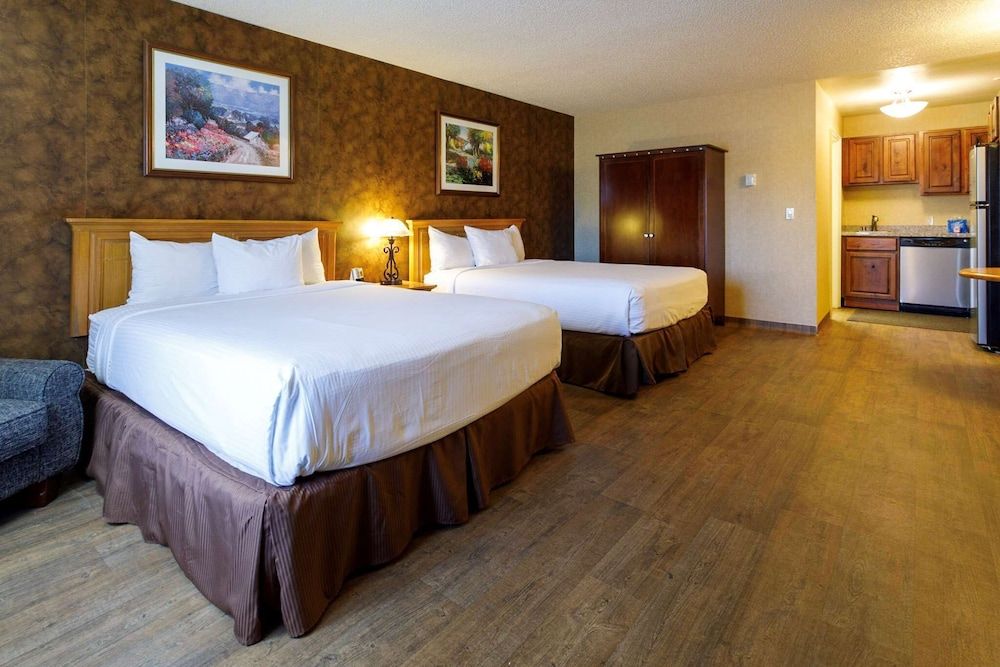 Gold Country Inn and Casino by Red Lion Hotels Suite, 2 Queen Beds, Non Smoking, Kitchenette 2