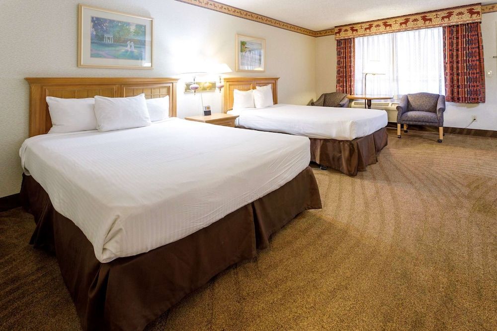 Gold Country Inn and Casino by Red Lion Hotels Suite, Multiple Beds, Non Smoking 2