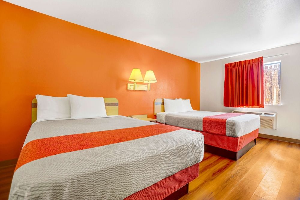 Motel 6 Espanola, NM Deluxe Room, 2 Queen Beds, Non Smoking, Refrigerator & Microwave 2